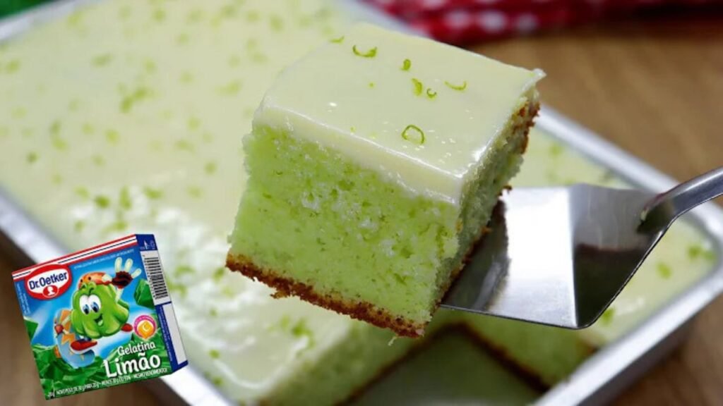 Descubra o truque simples para um bolo de gelatina de limão incrivelmente fofinho e úmido. Se você acha que não leva jeito para a cozinha, essa receita vai te provar o contrário.