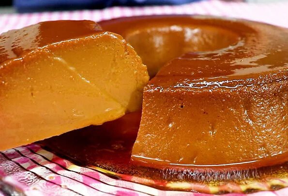 Aprenda a fazer um pudim de doce de leite cremoso e fácil, igualzinho ao doce de leite de corte! Nossa receita simples vai te conquistar.