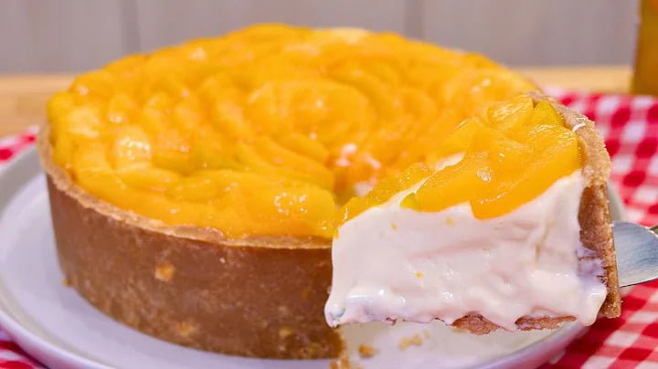 Com apenas 3 ingredientes, você terá uma torta de pêssego cremosa incrível em minutos. Perfeita para qualquer ocasião!