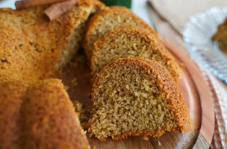 Quer uma receita de bolo saudável e deliciosa? Nosso bolo de aveia com mel é perfeito para você! Fácil de fazer e ideal para quem busca opções sem glúten.