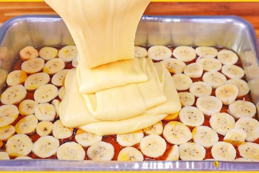 Aprenda a fazer o mais delicioso bolo de banana caramelizada! Nossa receita fácil e completa te ensina a preparar um bolo úmido e gostoso.