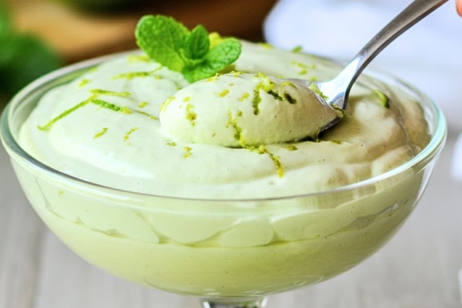 Aprenda a fazer essa receita fácil e deliciosa de mousse de limão sem leite condensado, com ingredientes simples e um toque especial.