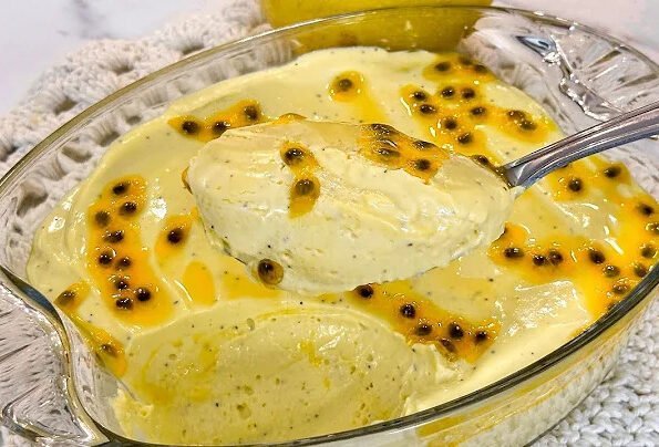 Descubra como fazer mousse de maracujá sem leite condensado delicioso e refrescante, feito com ingredientes naturais e sem creme de leite.