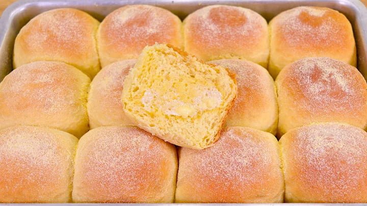 Pão de milho super fofinho e fácil de fazer! Aprenda a preparar essa delícia em casa com poucos ingredientes e surpreenda a todos.