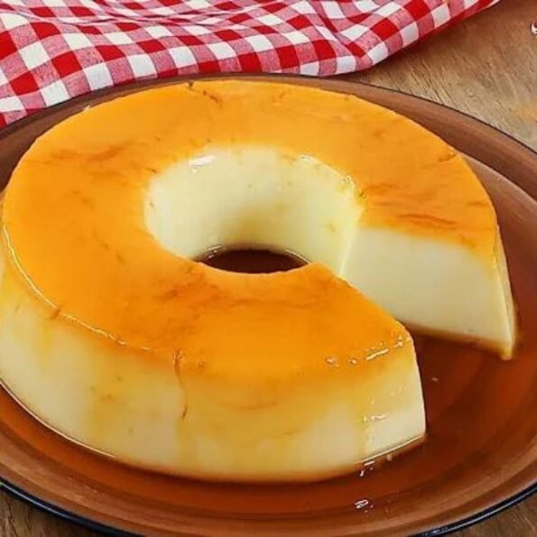 Aprenda a fazer um pudim de Maizena cremoso e econômico com esta receita simples. Perfeito para sobremesas rápidas e deliciosas!