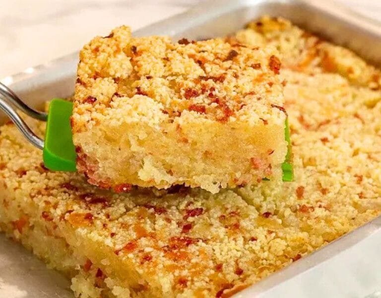 Faça agora bolo salgado de tapioca delicioso e fácil! Essa receita nordestina é perfeita para um café da manhã reforçado ou lanche da tarde.