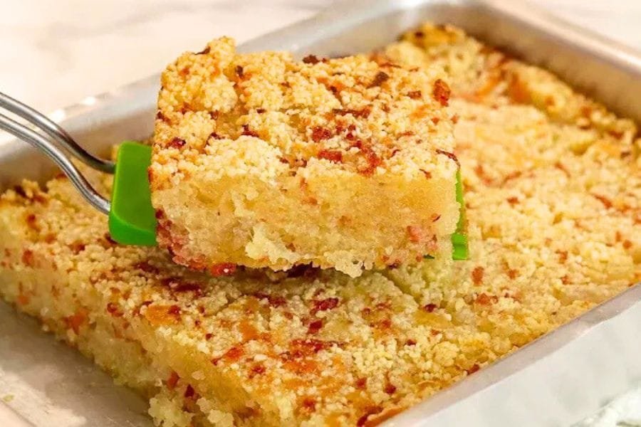 Faça agora bolo salgado de tapioca delicioso e fácil! Essa receita nordestina é perfeita para um café da manhã reforçado ou lanche da tarde.