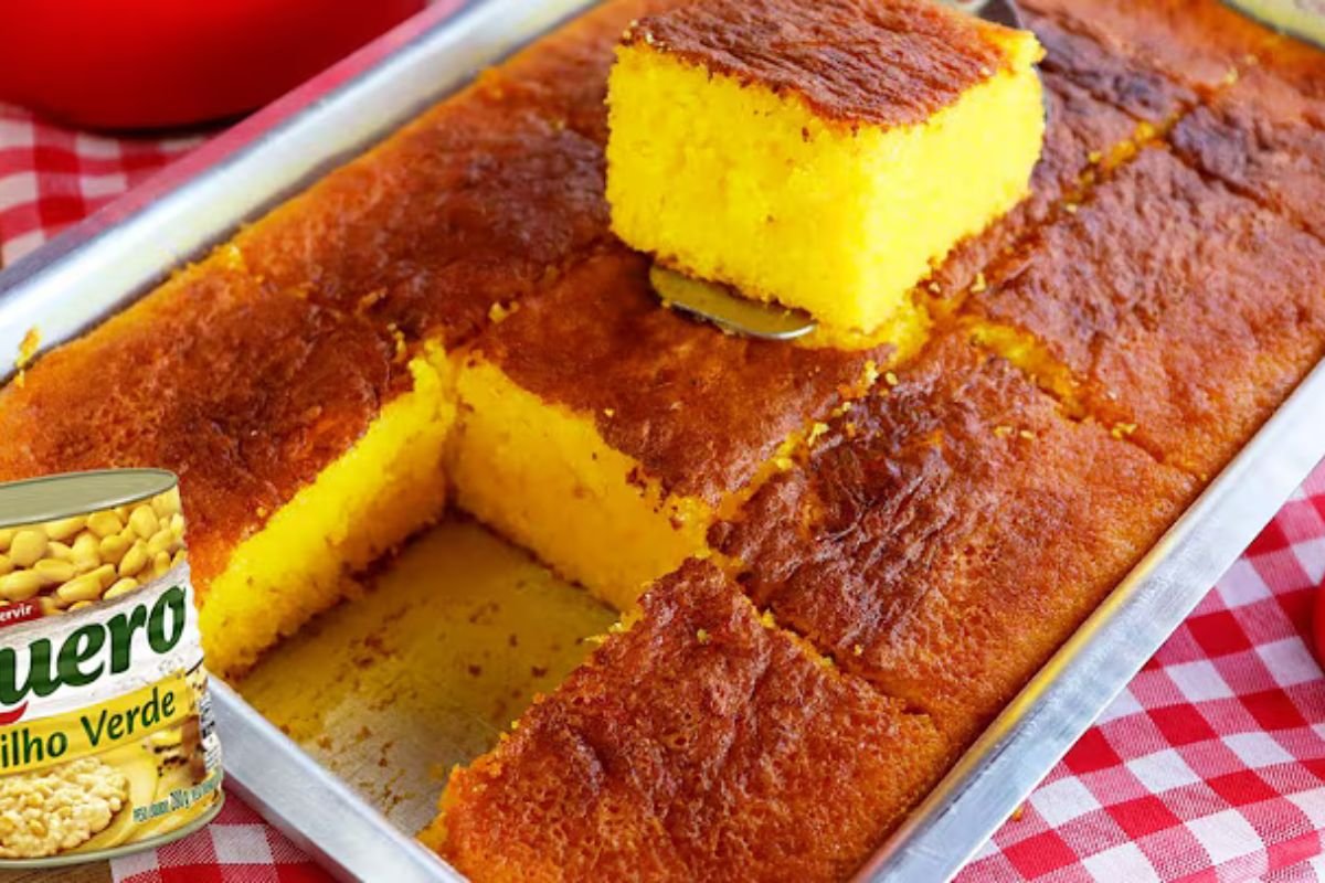 Aprenda a fazer um delicioso bolo de milho de festa junina com esta receita fácil e prática. Perfeito para o São João, ele rende 12 fatias!