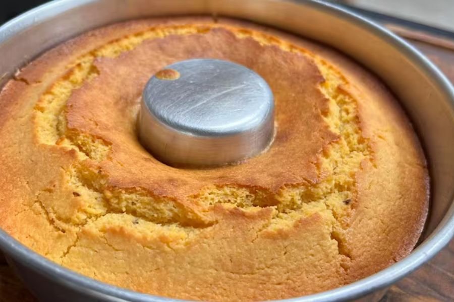 Com essa receita, você vai descobrir como é fácil e rápido preparar um bolo macio e delicioso, ideal para qualquer hora do dia.